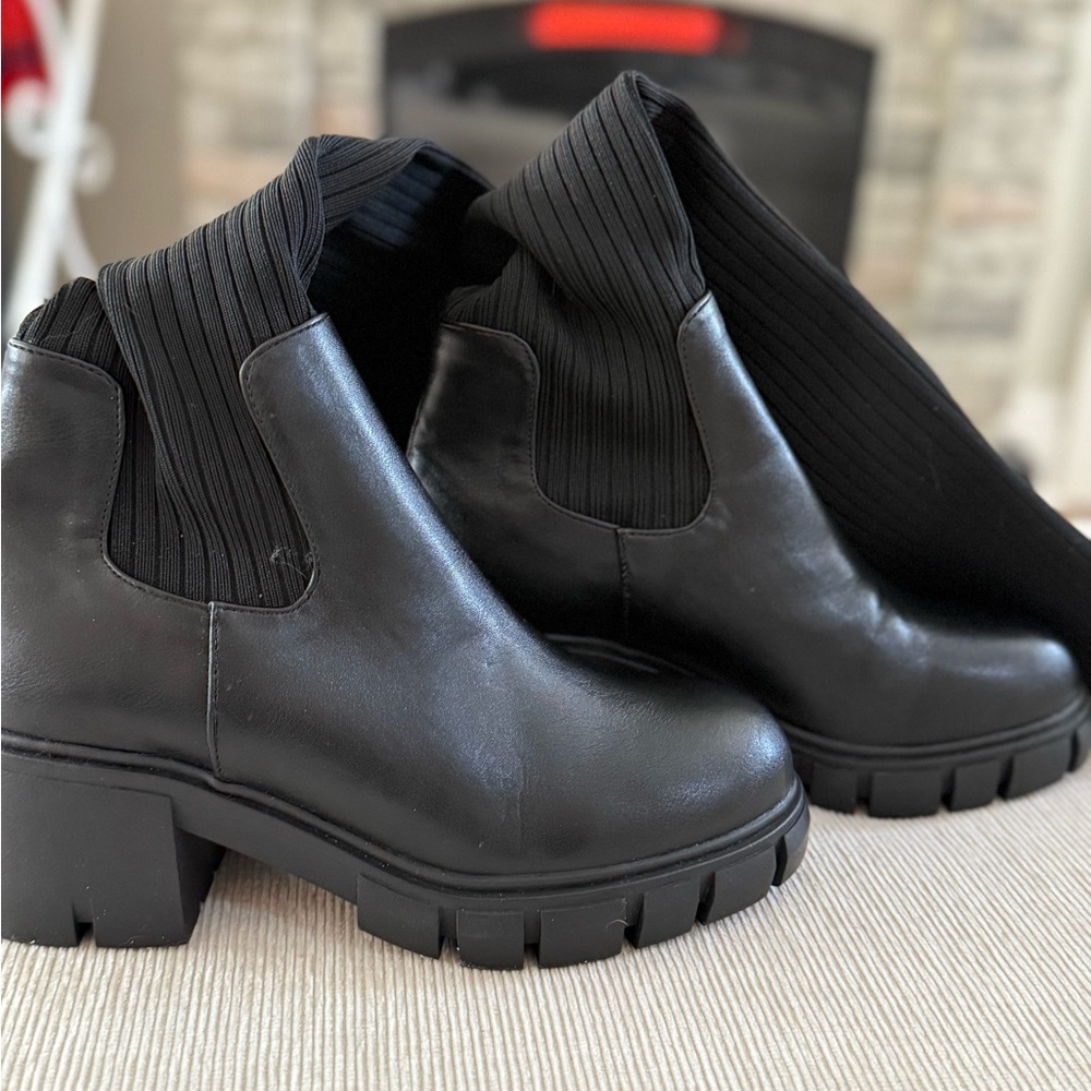 Elegant Black Heeled Boots for Women